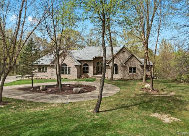 Property at 9997 Applegate Ln, Brighton, MI 48114, 5 beds, 5 baths