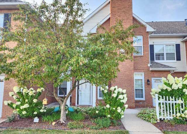 Property at 642 Olde English Cir, Howell, MI 48855, 2 beds, 2 baths