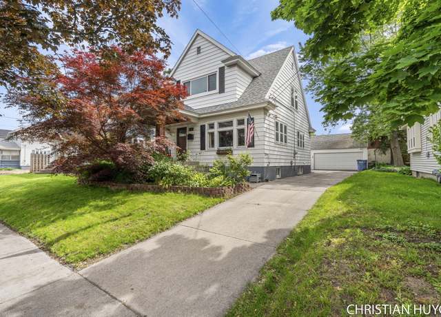 Property at 1516 Fremont Ave NW, Grand Rapids, MI 49504, 4 beds, 1.5 baths