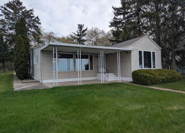 Property at 1082 S Sixth St, Au Gres, MI 48703, 3 beds, 2.5 baths