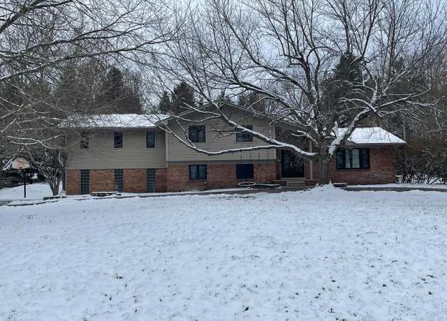 Property at 1094 Fox Hills Dr, Howell, MI 48843, 4 beds, 3 baths