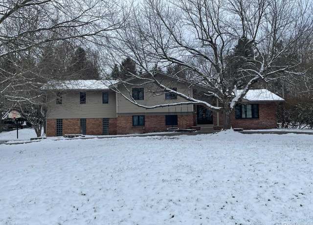 Property at 1094 Fox Hills Dr, Howell, MI 48843, 4 beds, 3 baths