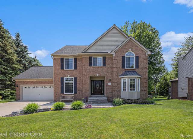 Property at 2842 Manorwood Dr, Troy, MI 48085, 4 beds, 2.5 baths