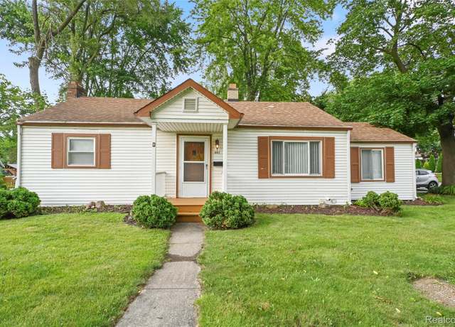 Property at 507 Main St, Fenton, MI 48430, 3 beds, 2 baths
