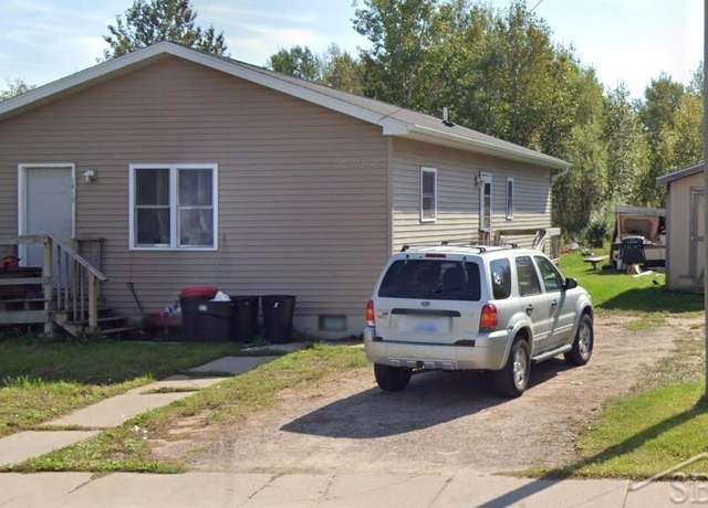 Property at 1418 Marquette Ave, Sault Ste Marie, MI 49783, 3 beds, 1 bath