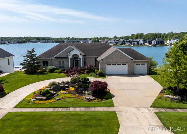 Property at 2536 Fillmore St, Jenison, MI 49428, 5 beds, 3.5 baths