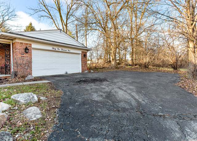 Property at 31009 Heritage Hills Dr, Farmington Hills, MI 48331, 4 beds, 2.5 baths