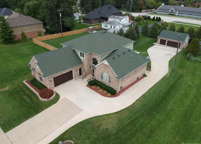 Property at 5238 Windmill Dr, Troy, MI 48085, 4 beds, 4.5 baths