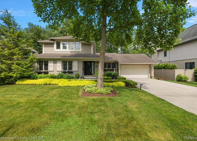 Property at 925 Larchlea Dr, Birmingham, MI 48009, 4 beds, 3.5 baths