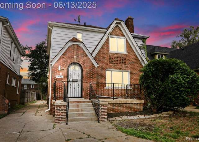 Property at 19143 San Juan Dr, Grosse Pointe, MI 48221, 3 beds, 1.5 baths