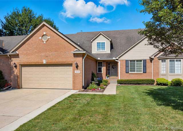 Property at 52221 Giuliano Ln, Macomb, MI 48042, 2 beds, 2.5 baths