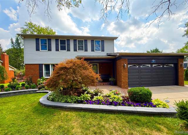 Property at 5902 Cliffside Dr, Troy, MI 48085, 4 beds, 3.5 baths
