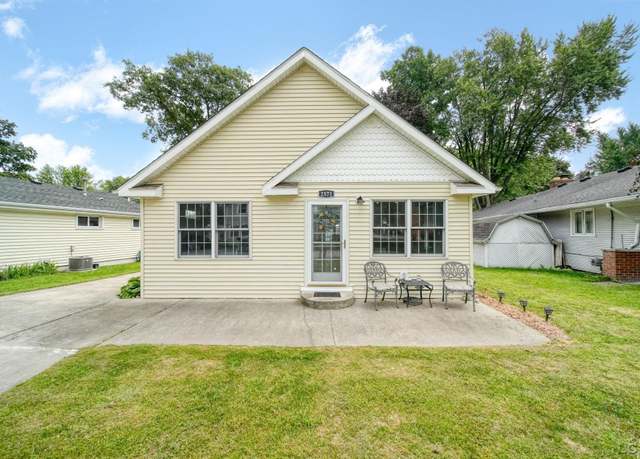Property at 2571 Parkway Dr, Manitou Beach, MI 49253, 2 beds, 2 baths