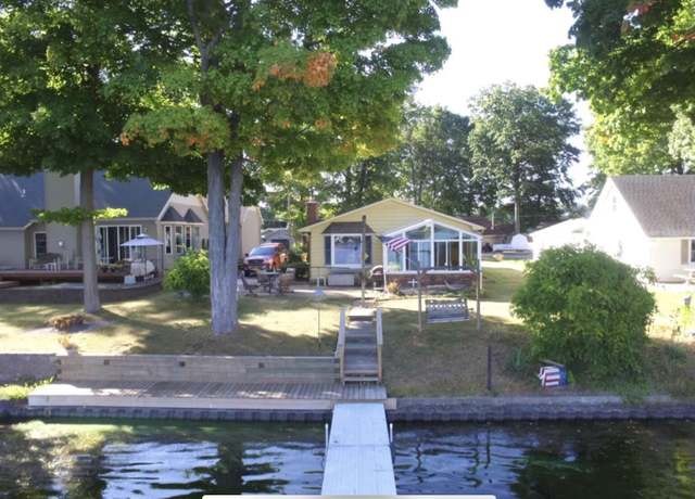 Property at 5540 Cozy Point Dr, Newaygo, MI 49337, 2 beds, 1.5 baths