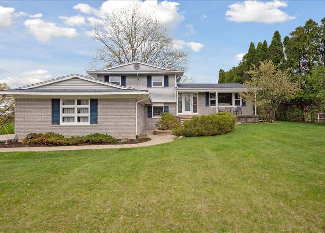 Property at 7915 Little Farm Ln, West Bloomfield, MI 48322, 4 beds, 1.5 baths