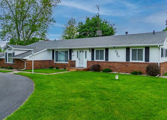Property at 6934 Colonial Dr, Tecumseh, MI 49286, 4 beds, 2 baths