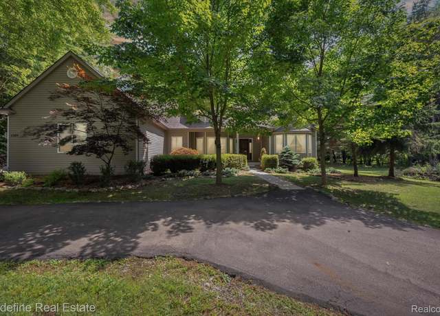Property at 1388 Pine Grove Ln, Milford, MI 48381, 3 beds, 2 baths