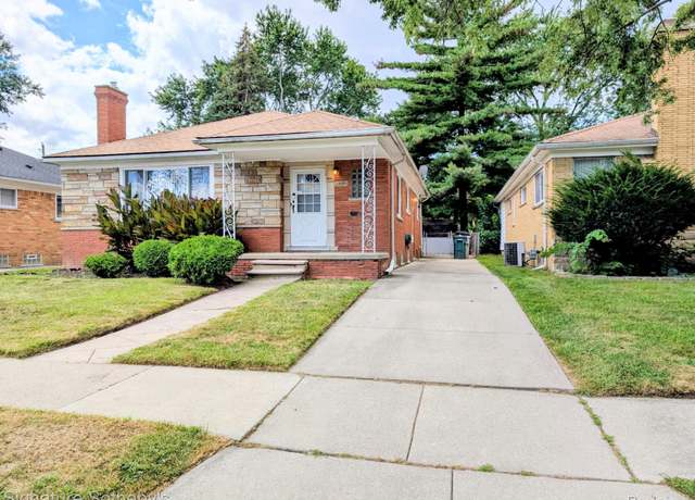 Property at 24091 Eastwood St, Oak Park, MI 48237, 3 beds, 2.5 baths