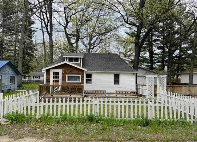 Property at 605 Cedar Ave, Houghton Lake, MI 48651, 2 beds, 1 bath