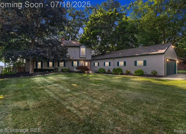 Property at 3085 Whitfield Dr, Waterford, MI 48329, 5 beds, 4 baths