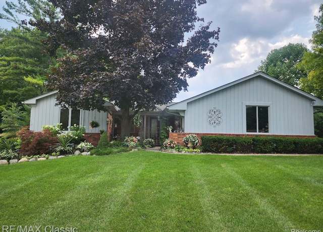 Property at 1530 Ashover Dr, Bloomfield Hills, MI 48304, 3 beds, 2 baths