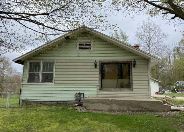 Property at 6027 Superior St, Coloma, MI 49038, 2 beds, 1.5 baths