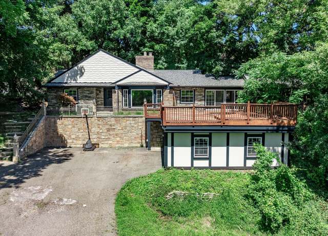 Property at 25900 W 14 Mile Rd Rd, Bloomfield Hills, MI 48301, 3 beds, 2 baths