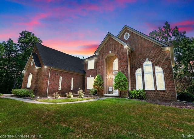 Property at 21232 Hetke Dr, Farmington Hills, MI 48335, 5 beds, 4.5 baths
