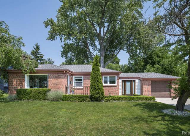 Property at 1619 E Maple Rd, Birmingham, MI 48009, 2 beds, 2 baths