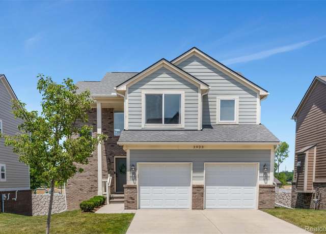 Property at 3923 Maple Ln, Auburn Hills, MI 48326, 3 beds, 2.5 baths