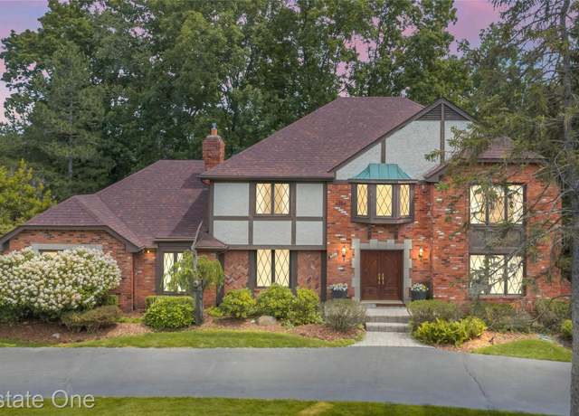 Property at 4279 Pine Ln, Orchard Lake Village, MI 48323, 4 beds, 3 baths