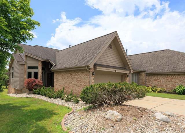 Property at 29441 S Meadowridge Dr, Farmington Hills, MI 48334, 3 beds, 3 baths