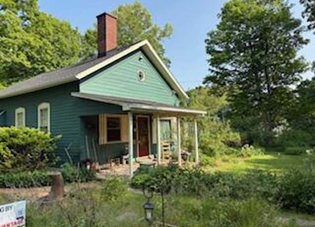Property at 1181 S 4th St, Kalamazoo, MI 49009, 3 beds, 1 bath