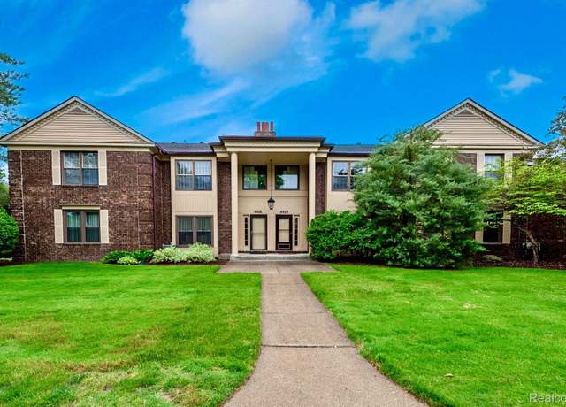 Property at 4426 Knightsbridge Ln, West Bloomfield, MI 48323, 3 beds, 2.5 baths