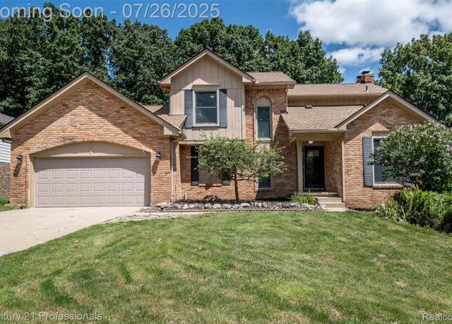 Property at 635 Ten Point Dr, Troy, MI 48309, 3 beds, 3 baths