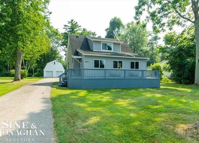 Property at 3841 Ravenswood Rd, Marysville, MI 48040, 3 beds, 2 baths
