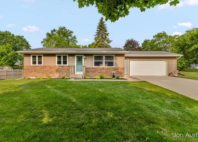 Property at 1111 N Hampton Dr NE, Grand Rapids, MI 49505, 4 beds, 2 baths