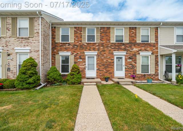 Property at 29143 E Brittany Ct, Roseville, MI 48066, 2 beds, 1.5 baths