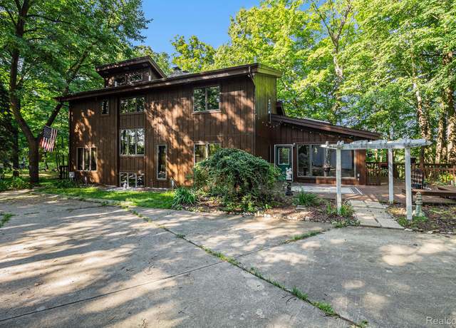 Property at 5365 S Bancroft Rd, Shiawassee Township, MI 48429, 3 beds, 3 baths