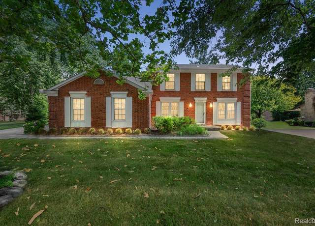 Property at 21309 Parklane St, Farmington Hills, MI 48335, 4 beds, 2.5 baths