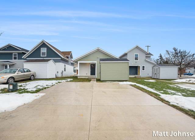 Property at 2047 Linden Ave SE, Grand Rapids, MI 49507, 3 beds, 1 bath