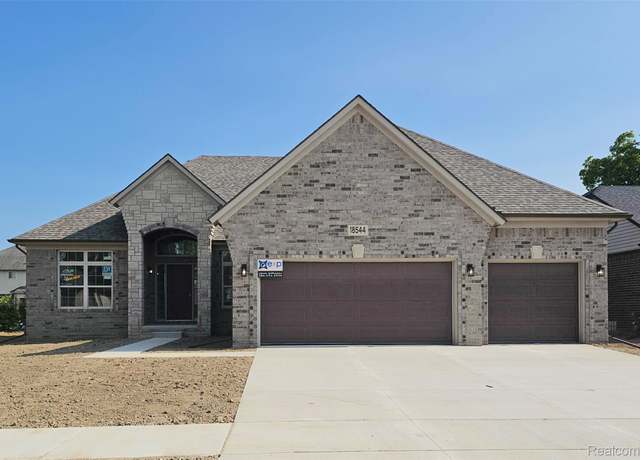 Property at 18544 Stallmann Dr, Macomb, MI 48042, 3 beds, 2.5 baths