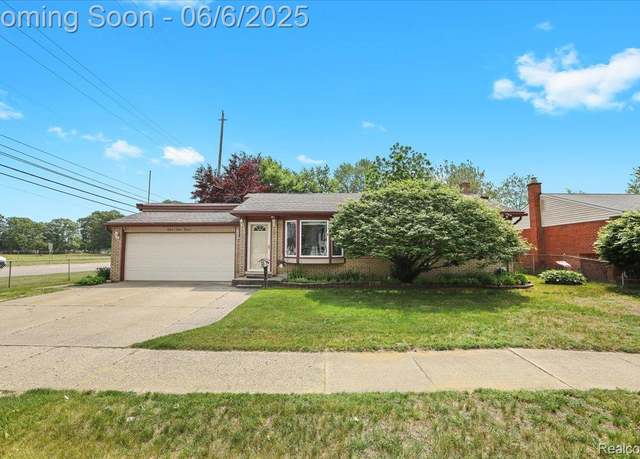 Property at 119 S Wildwood St, Westland, MI 48186, 5 beds, 3.5 baths