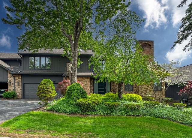 Property at 1915 Pine Ridge Ln, Bloomfield Hills, MI 48302, 3 beds, 3.5 baths