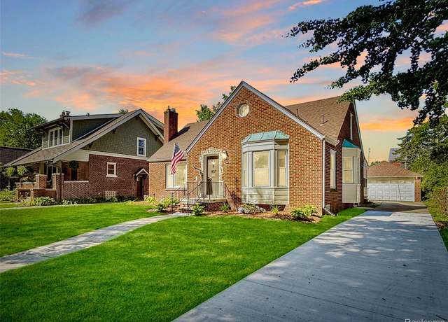 Property at 807 Barrington Rd, Grosse Pointe Park, MI 48230, 3 beds, 2.5 baths