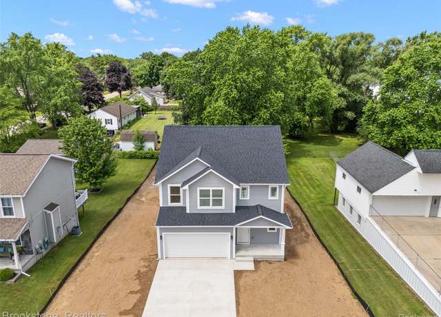 Property at 1381 Airway Dr Dr, Waterford, MI 48327, 3 beds, 2.5 baths