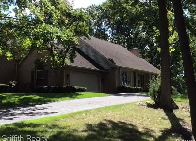 Property at 4562 Golf View Dr, Brighton, MI 48116, 3 beds, 3 baths