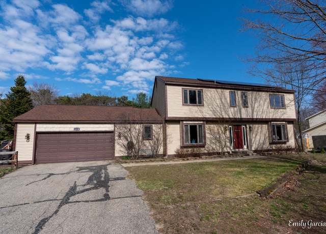 Property at 14130 Deer Cove Dr Dr, Holland, MI 49424, 4 beds, 2.5 baths