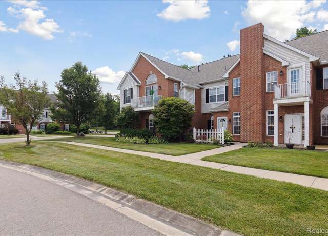 Property at 552 Olde English Cir #92, Howell, MI 48855, 2 beds, 2 baths