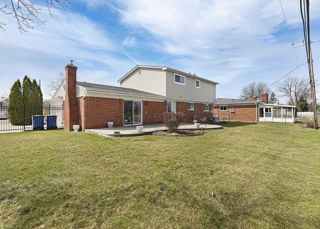 Property at 11161 Meadowbrook Dr, Warren, MI 48093, 3 beds, 2.5 baths